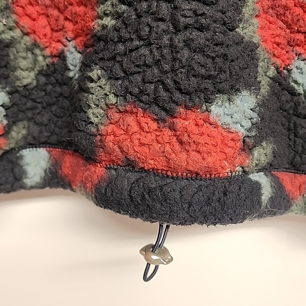 Hollister Vintage Red and Black Floral Rose Teddy Pullover Sz L - Picture 3 of 9
